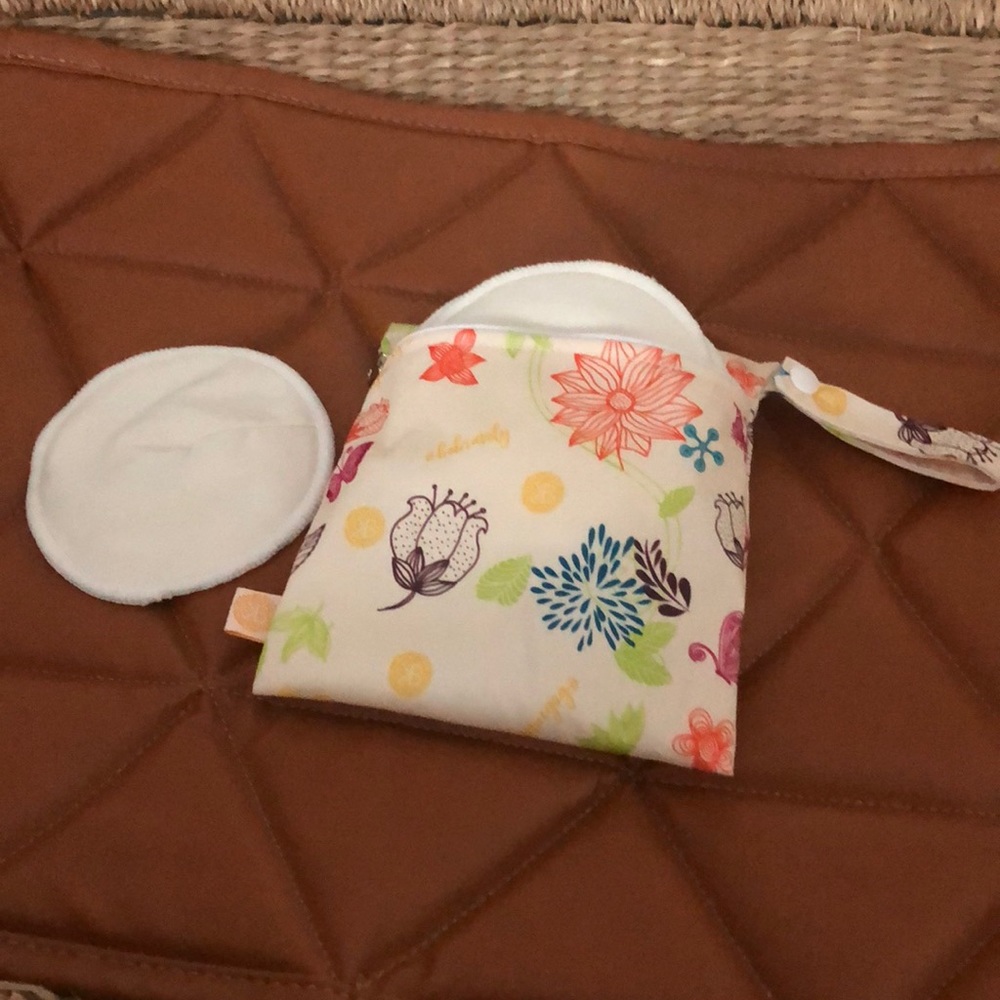 Bamboo breast pads for breast feeding